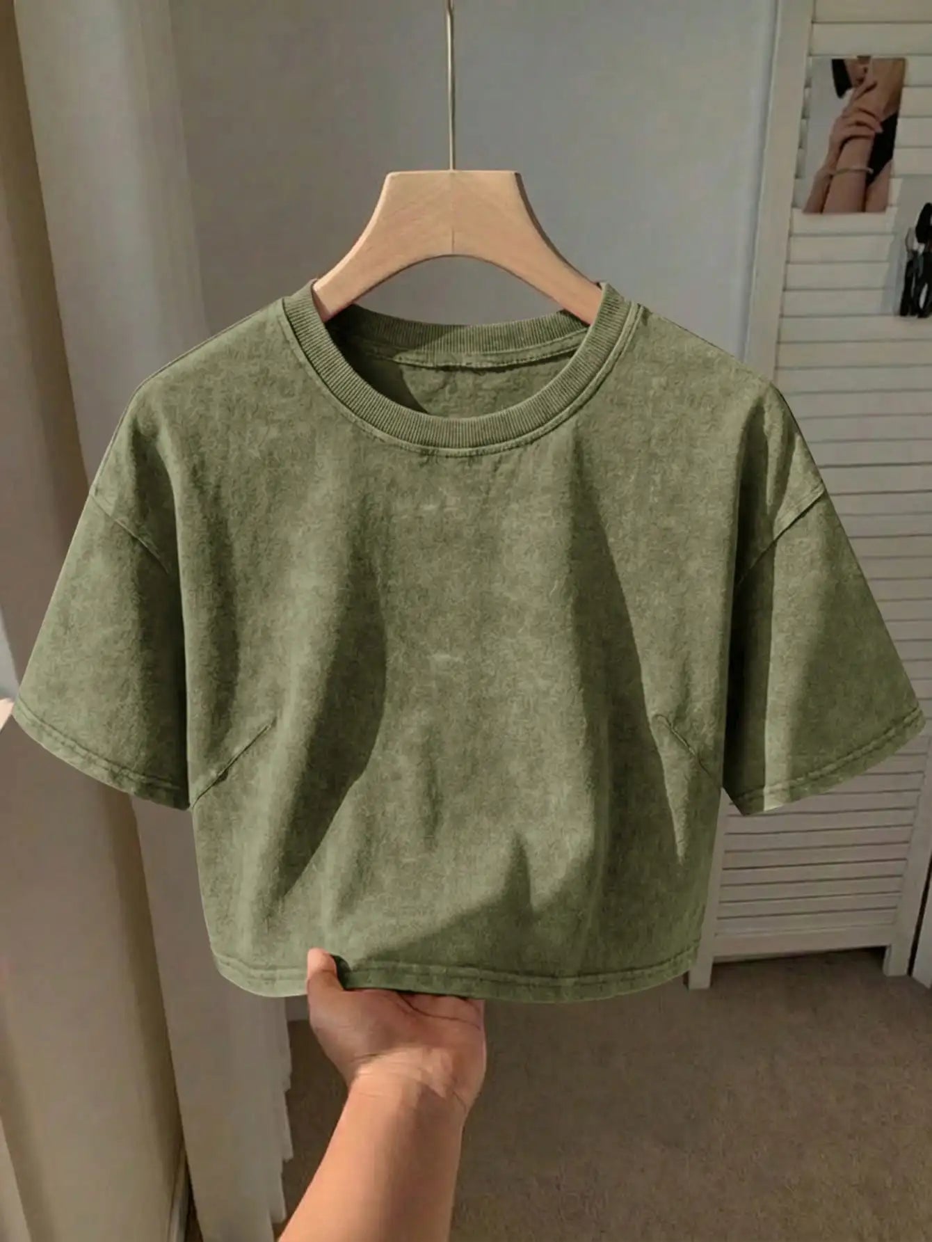 Washed Cotton Crop Tee with Relaxed Fit and Everyday Casual Style