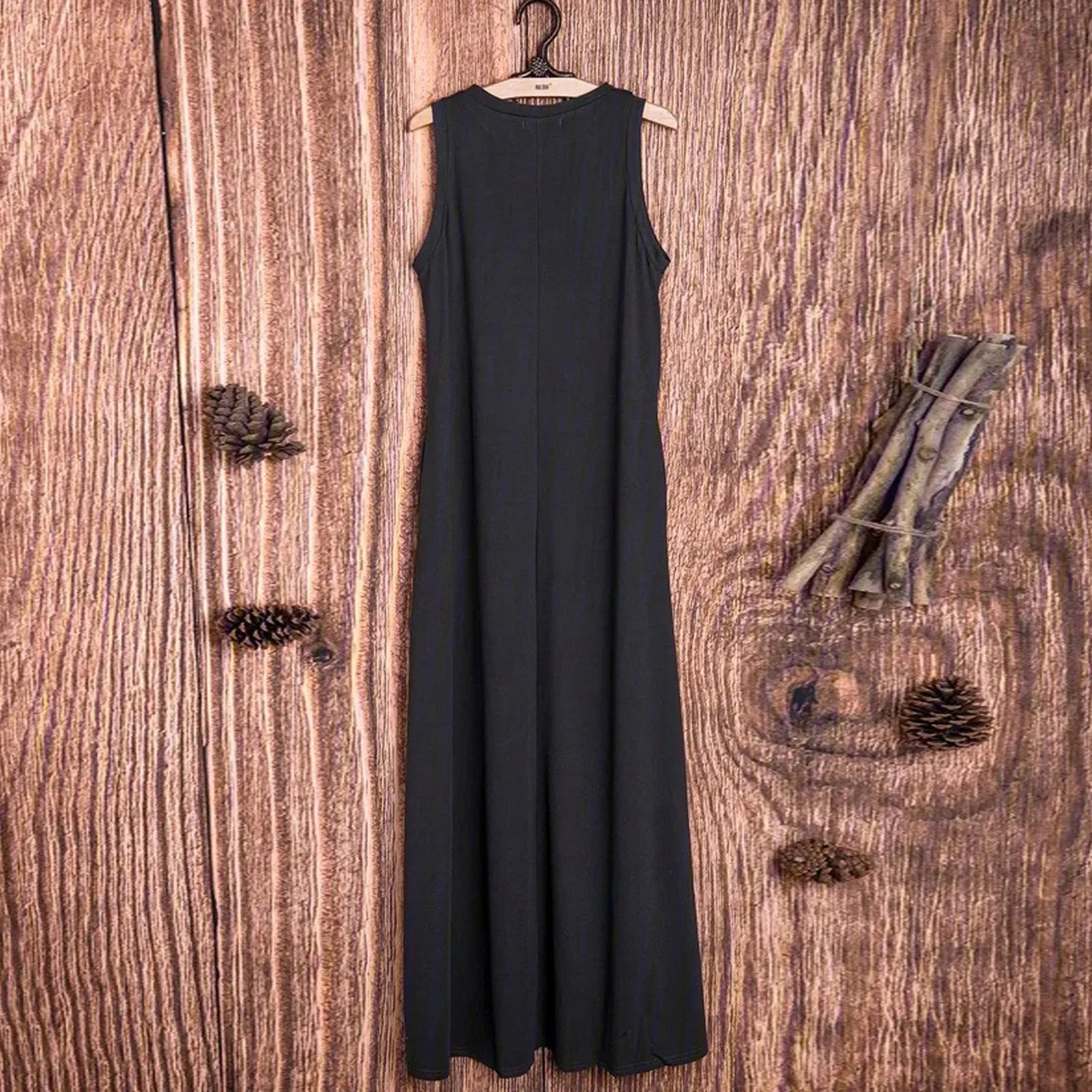 Oversized Sleeveless Maxi Dress with Pockets and Relaxed T-Shirt Silhouette