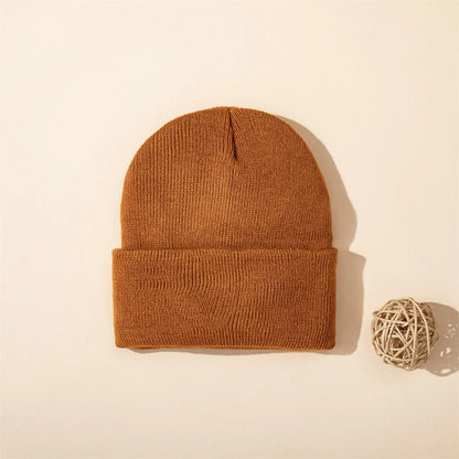 Minimalist Polyester Knit Beanie for Everyday Casual Streetwear Winter Outdoor Comfort and Style