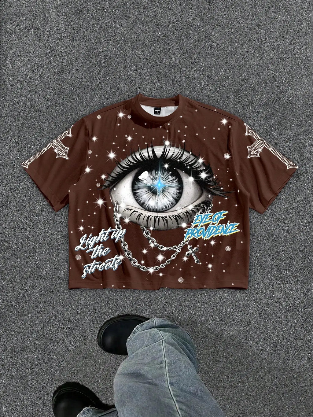 Graphic Eye Crop Tee with Cosmic Artwork and Boxy Streetwear Silhouette