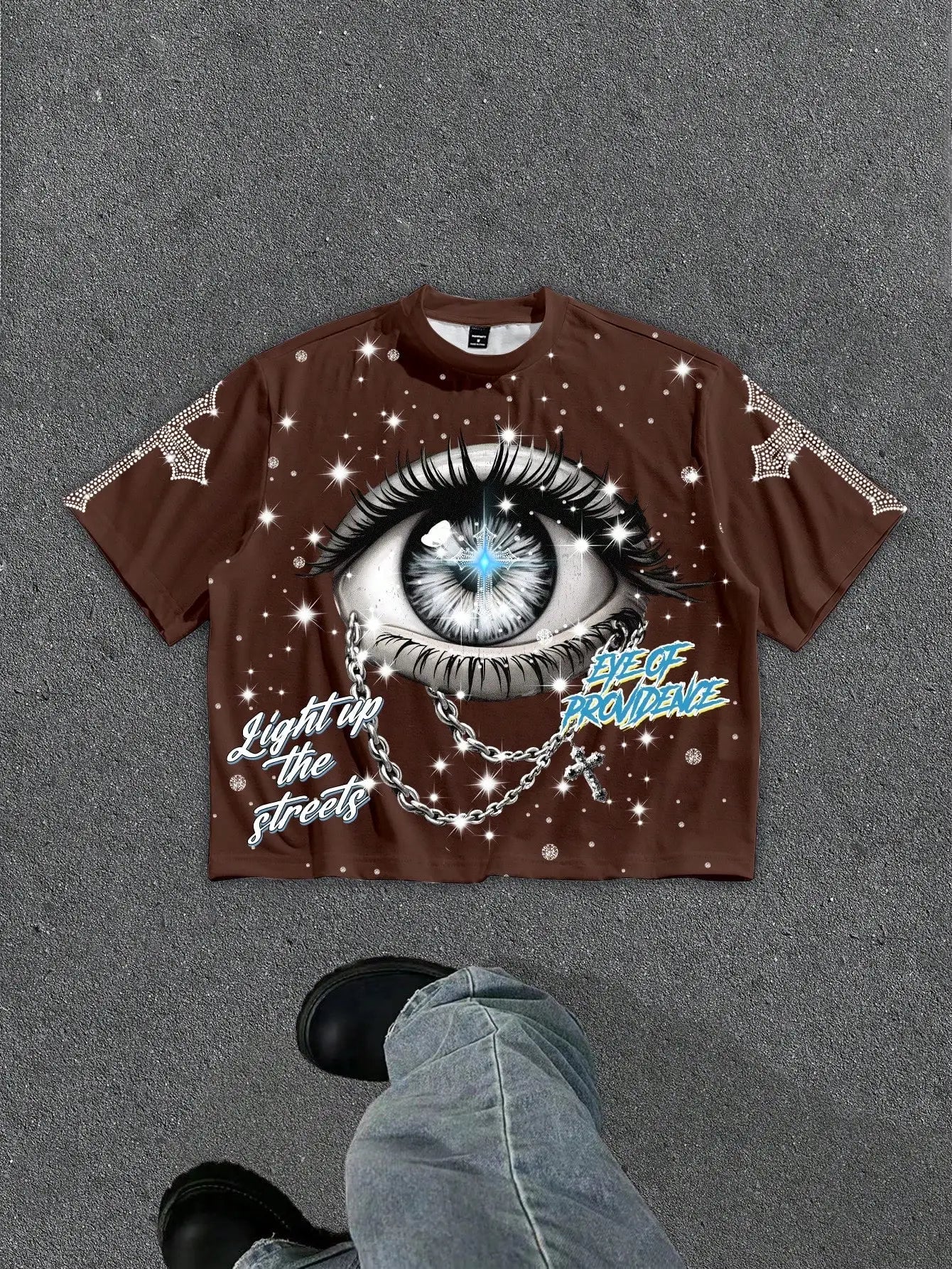 Graphic Eye Crop Tee with Cosmic Artwork and Boxy Streetwear Silhouette