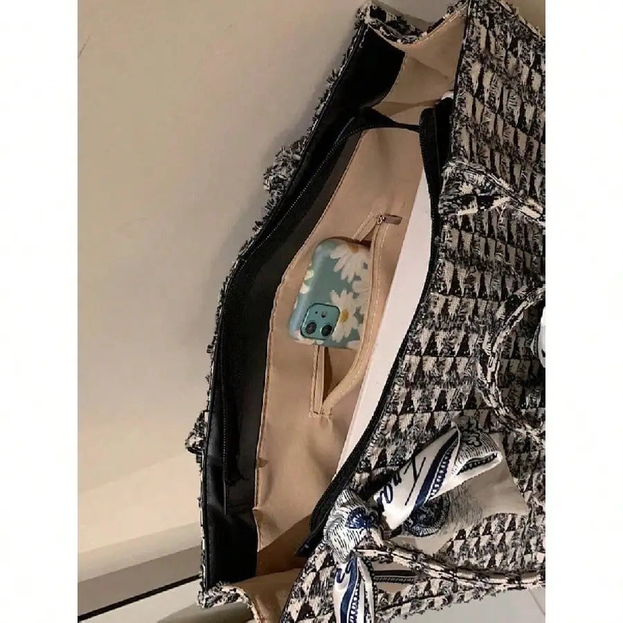Large Capacity Textured Tote Bag with Woven Pattern Detailing