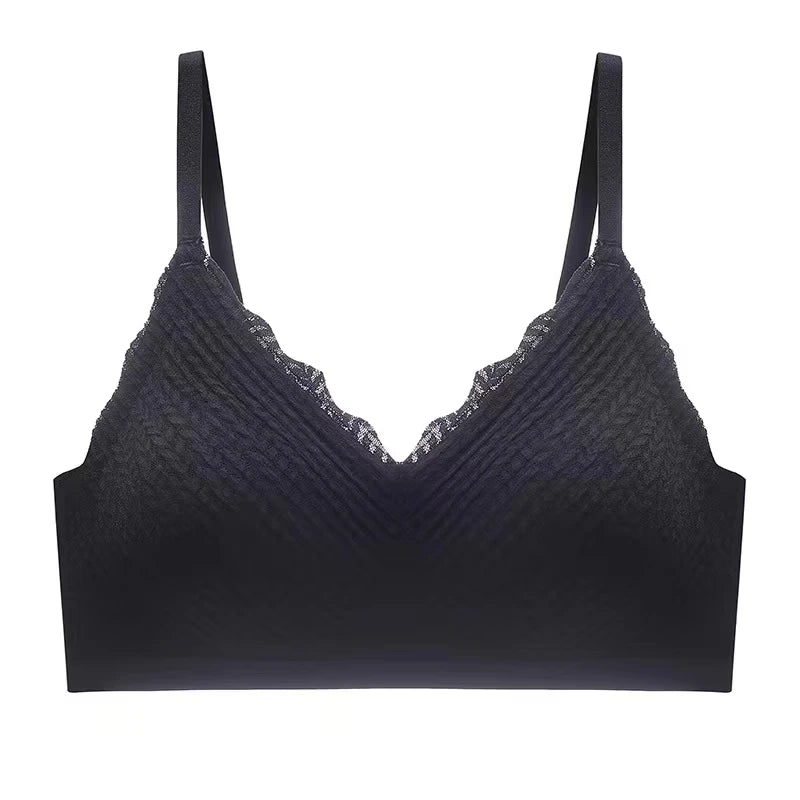 Textured Lilac Seamless Bra with Scalloped V-Neckline and Adjustable Straps