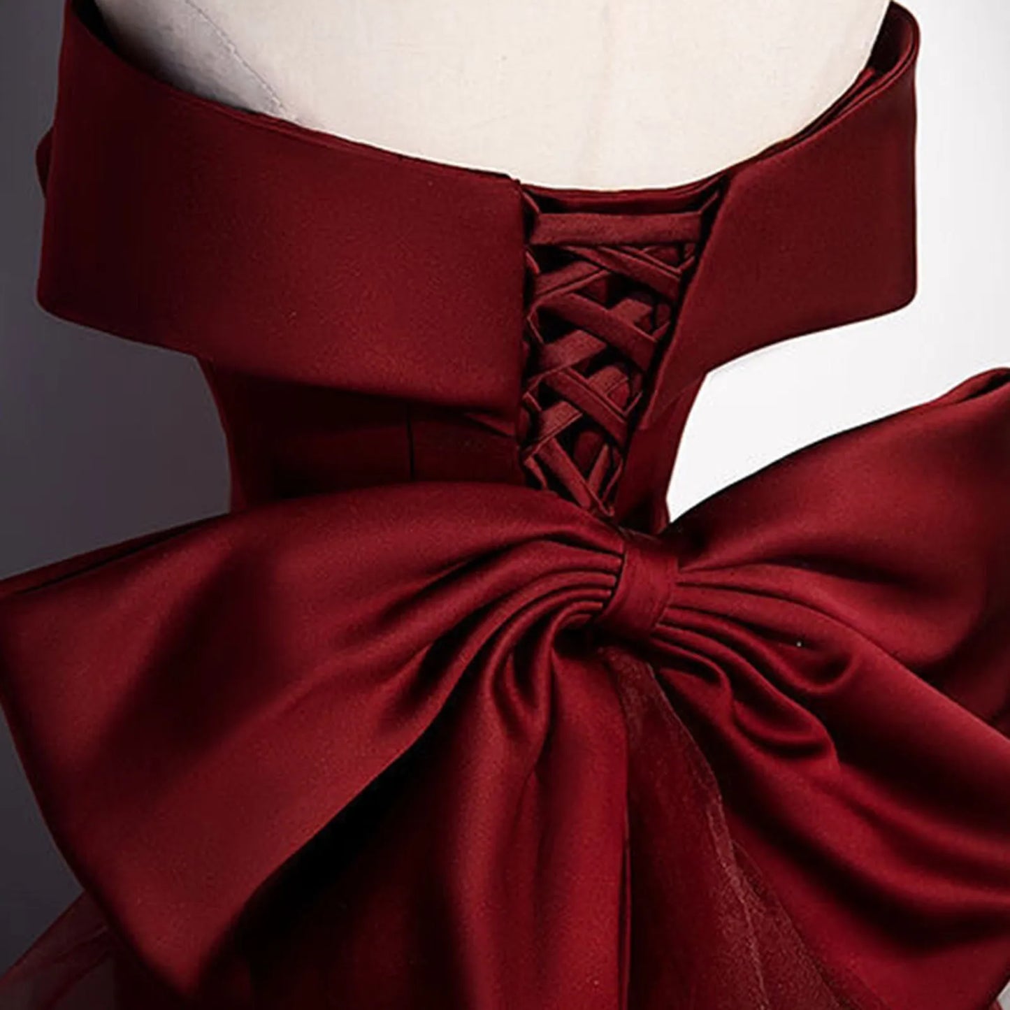 Structured Sweetheart Neckline Gothic Evening Gown with Flowing Skirt