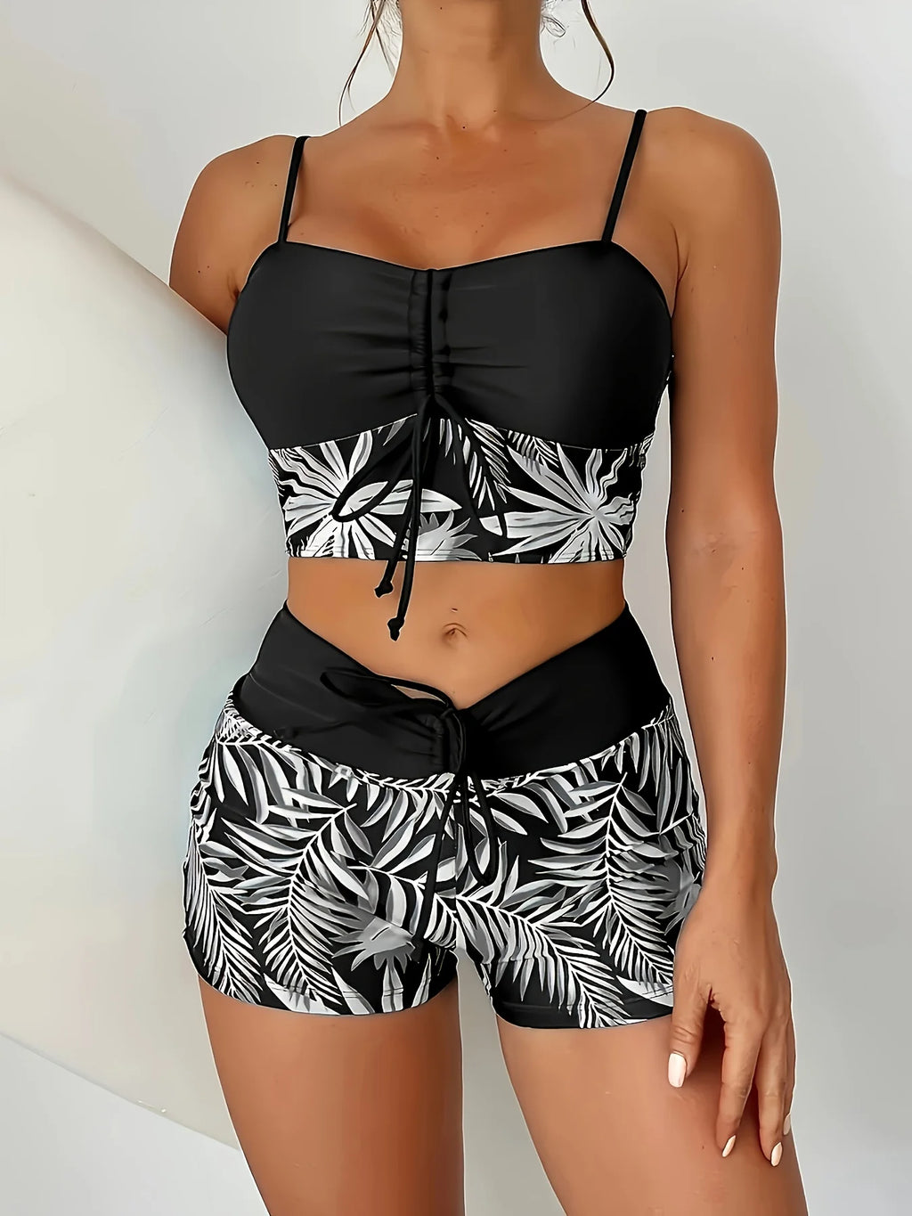 Tropical Leaf Print Two-Piece Tankini Set with Adjustable Straps and High-Waisted Shorts