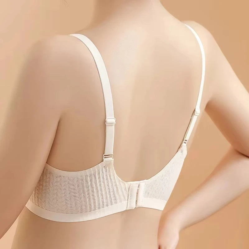 Textured Lilac Seamless Bra with Scalloped V-Neckline and Adjustable Straps