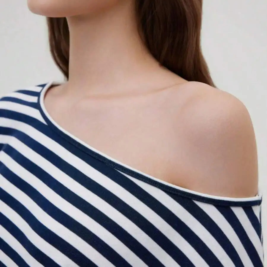 Off-Shoulder Relaxed Fit Knit Pullover Sweater with Long Sleeves and Side Pocket