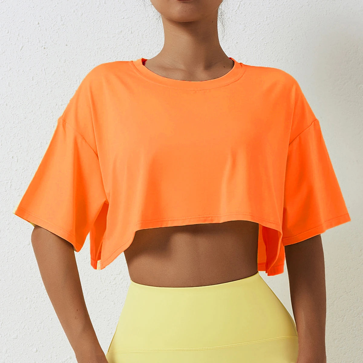 Women's Relaxed Cropped T-Shirt for Minimalist Casual Streetwear Everyday Comfort and Layered Style