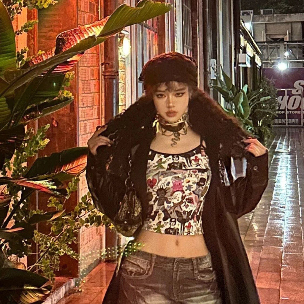 Graphic Print Spaghetti Strap Crop Top with Slim Fit Streetwear Style