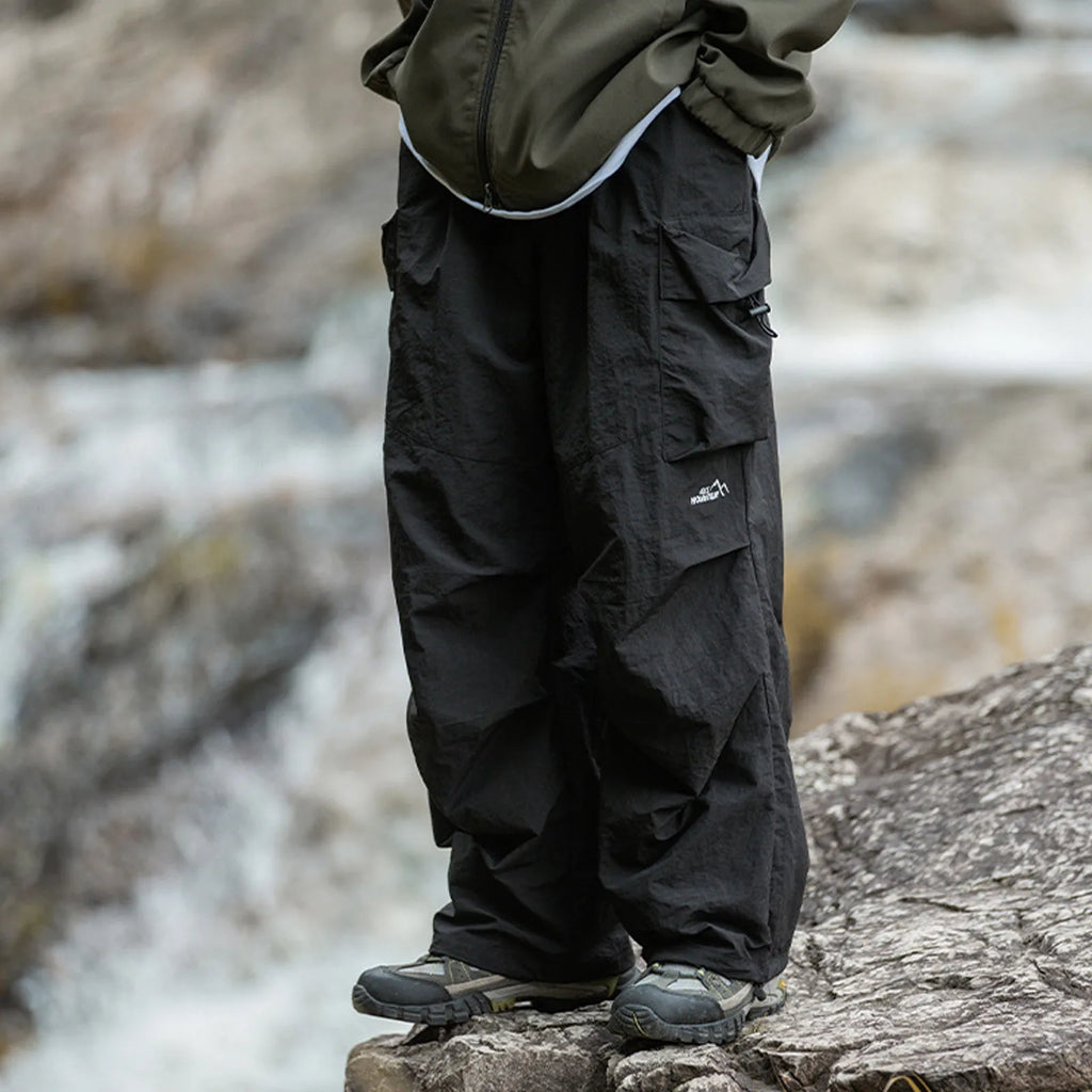 Men's Relaxed Parachute Cargo Pants with Oversized Utility Pockets and Outdoor Casual Style