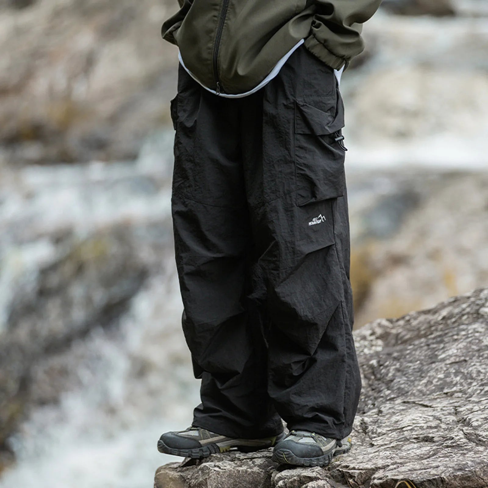 Men's Relaxed Parachute Cargo Pants with Oversized Utility Pockets and Outdoor Casual Style