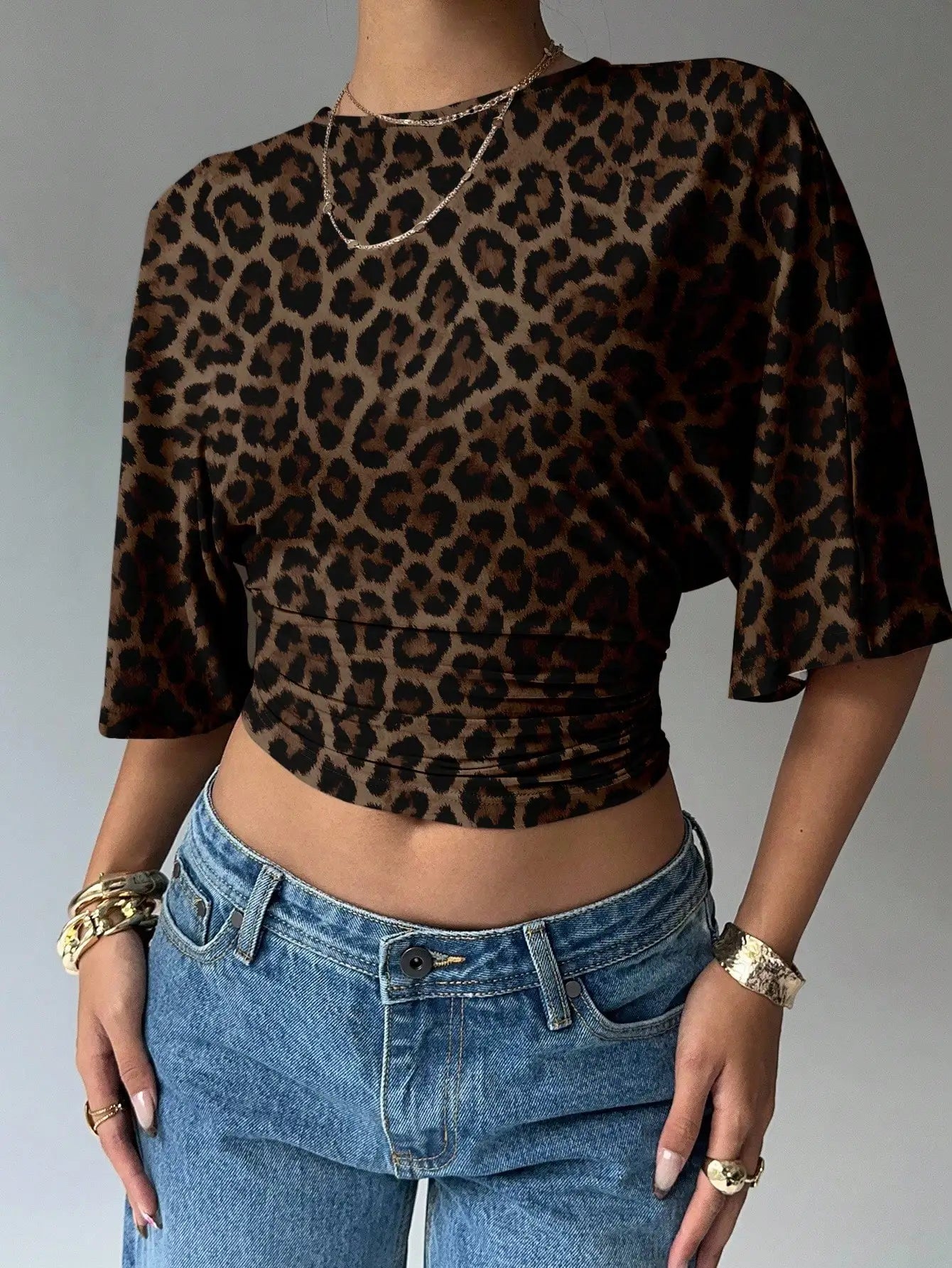 Batwing Sleeve Crop Tee with Relaxed Fit and Minimalist Casual Style