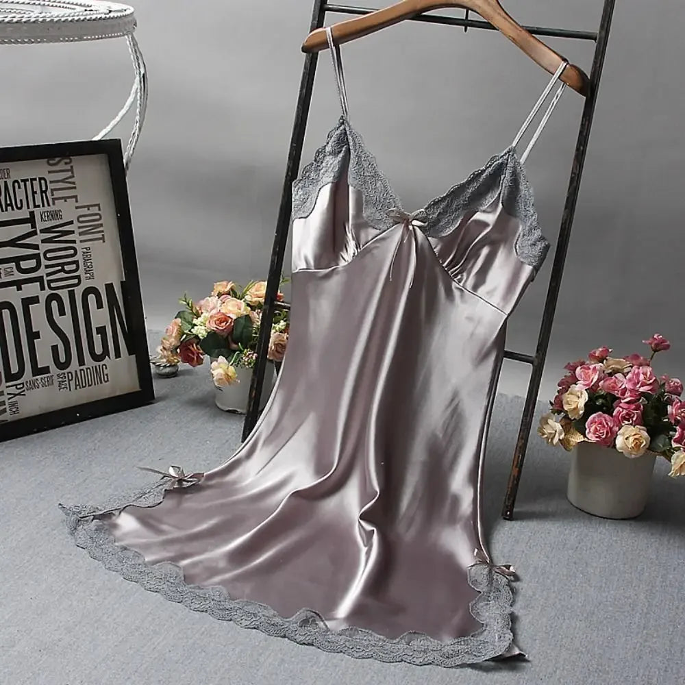 Women's Lace-Trim V-Neck Camisole Nightgown, Sleeveless Knee-Length Slip Dress with Delicate Patchwork Detailing for Sleepwear