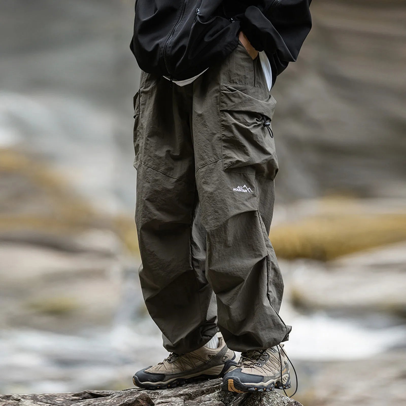 Men's Relaxed Parachute Cargo Pants with Oversized Utility Pockets and Outdoor Casual Style