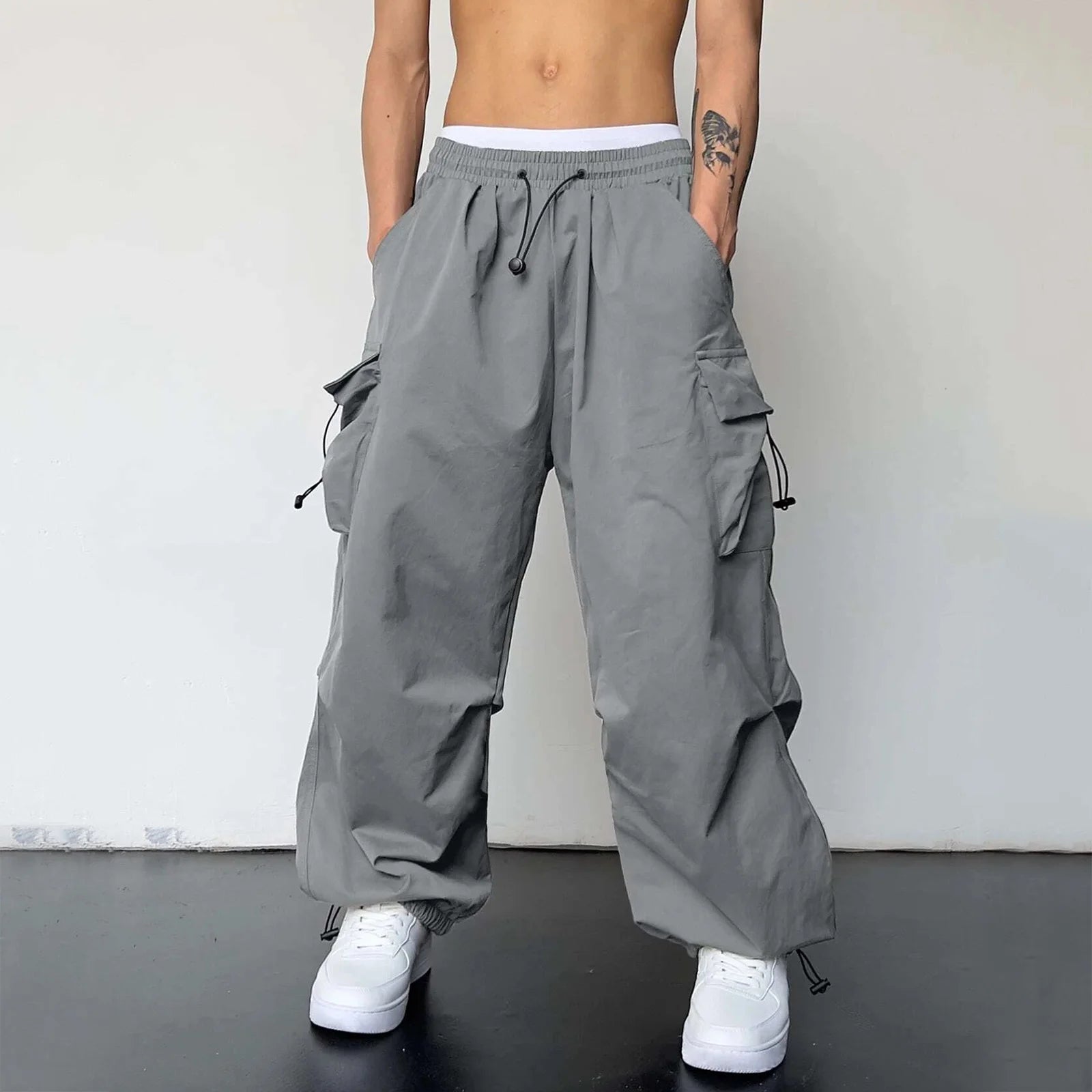 Men's Relaxed Cargo Pants with Multi-Pocket Design and Adjustable Hem