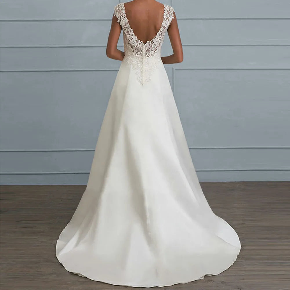 Elegant Sleeveless A-Line Maxi Dress with Lace Detail and V Neck
