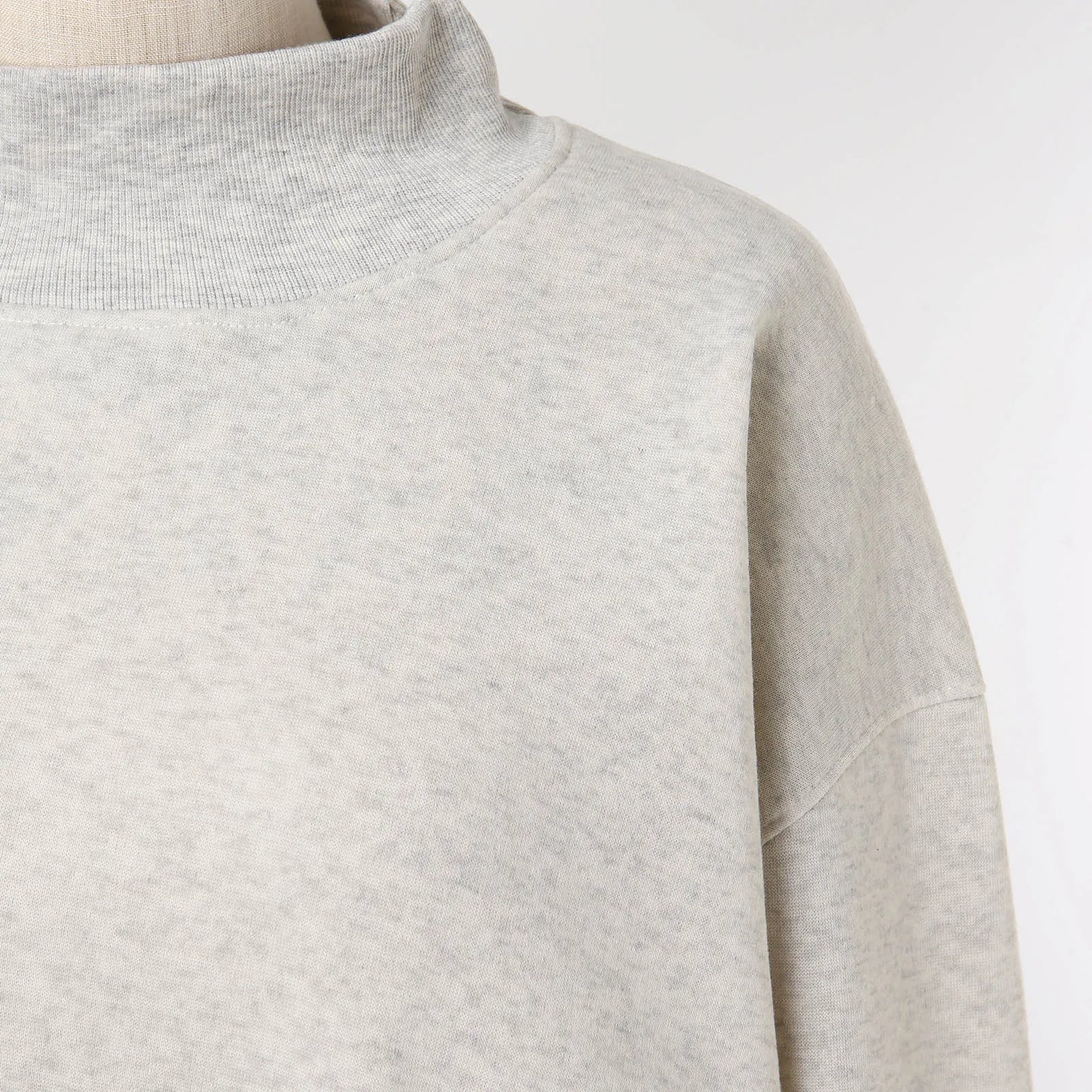 Women's Oversized Fleece Crew Neck Sweatshirt with Relaxed Fit for Everyday Comfort