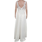 Elegant Sleeveless A-Line Maxi Dress with Lace Detail and V Neck