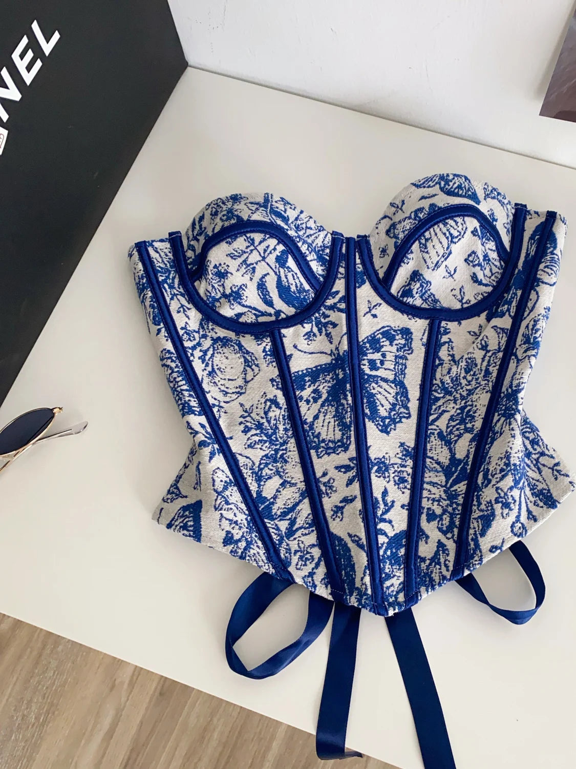 Vintage-Inspired Blue and White Toile Print Strapless Corset with Contrast Piping