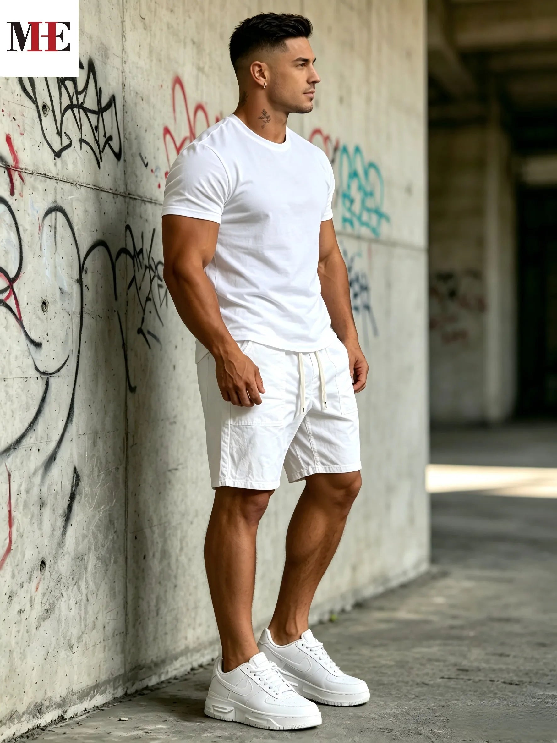 Men's Loose Knee Length Denim Shorts with Drawstring Waist and Relaxed Casual Style