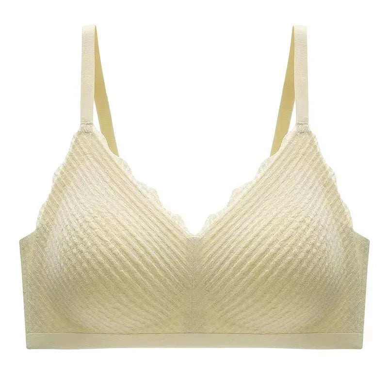 Textured Lilac Seamless Bra with Scalloped V-Neckline and Adjustable Straps