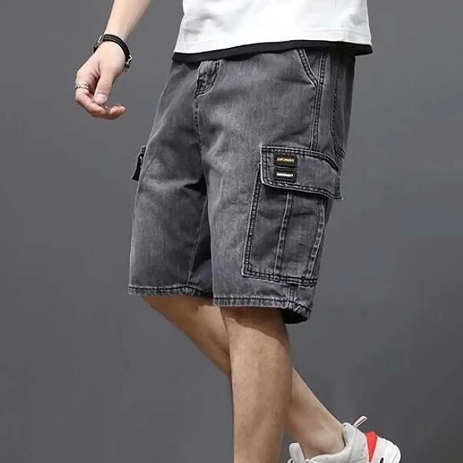 Men's Loose Fit Denim Cargo Shorts with Utility Pockets and Casual Streetwear Style