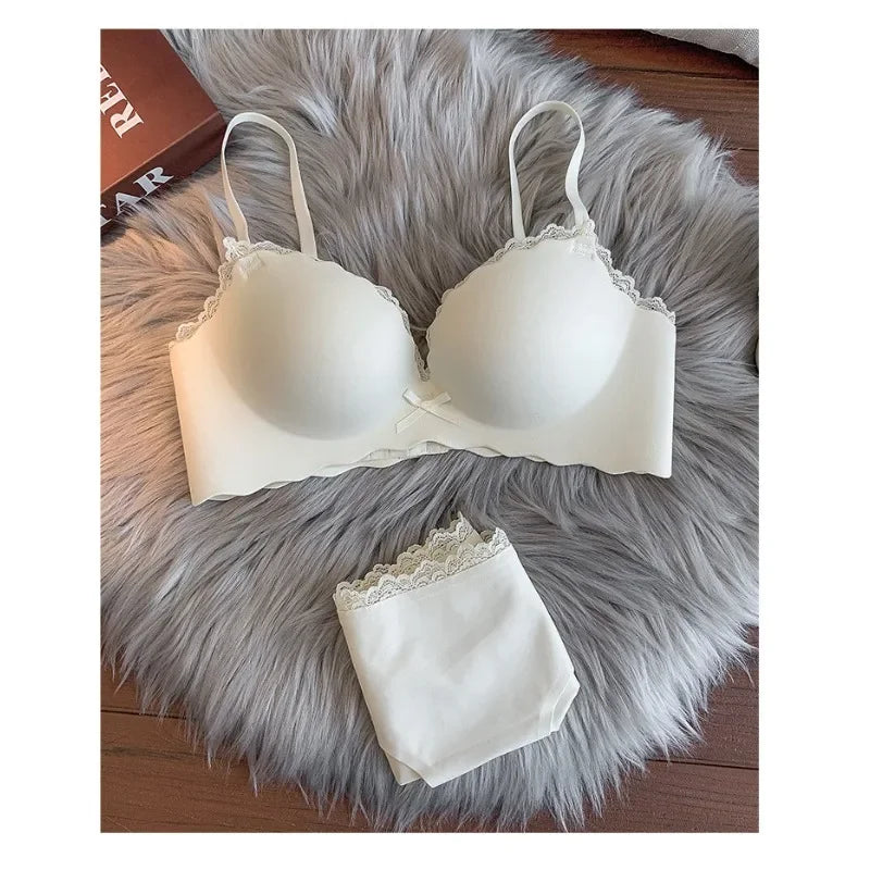 Smooth Contour Seamless Push-Up Bra and Matching Panty with Scalloped Lace Edging
