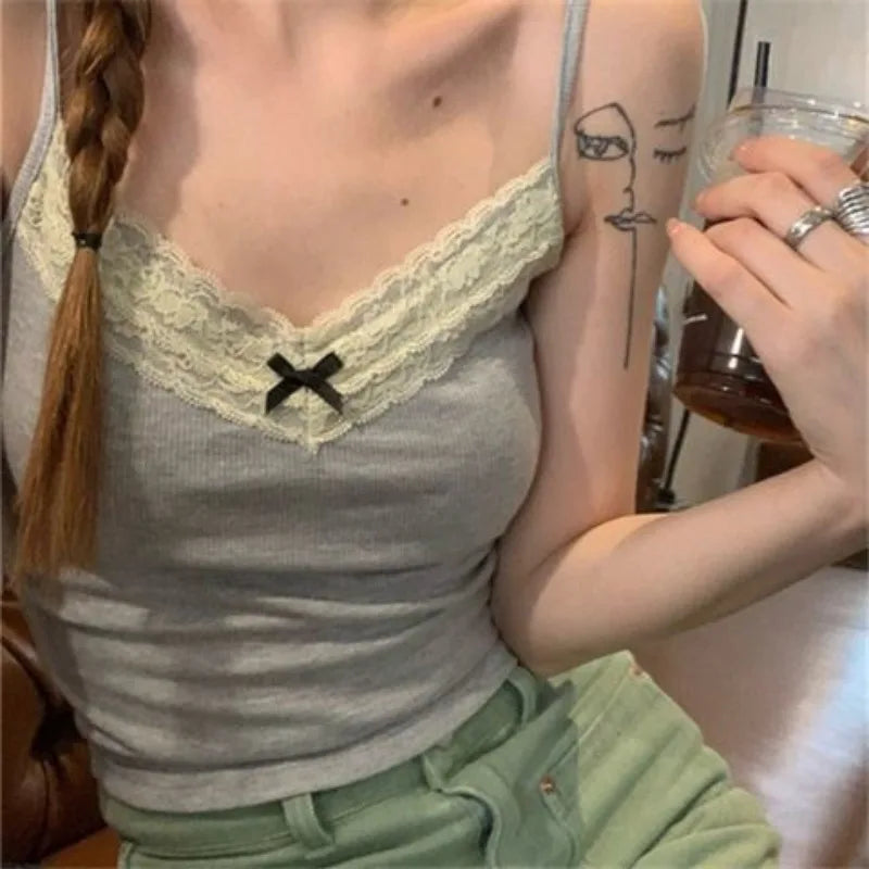 Lace Trim V-Neck Camisole Tank Top with Slim Fit Everyday Streetwear Styling