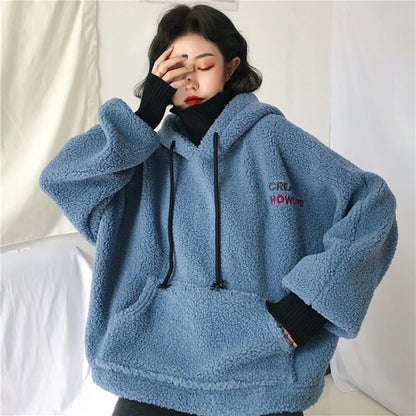Women's Plush Two-Tone Hooded Fleece Pullover with Relaxed Fit for Cozy Everyday Wear