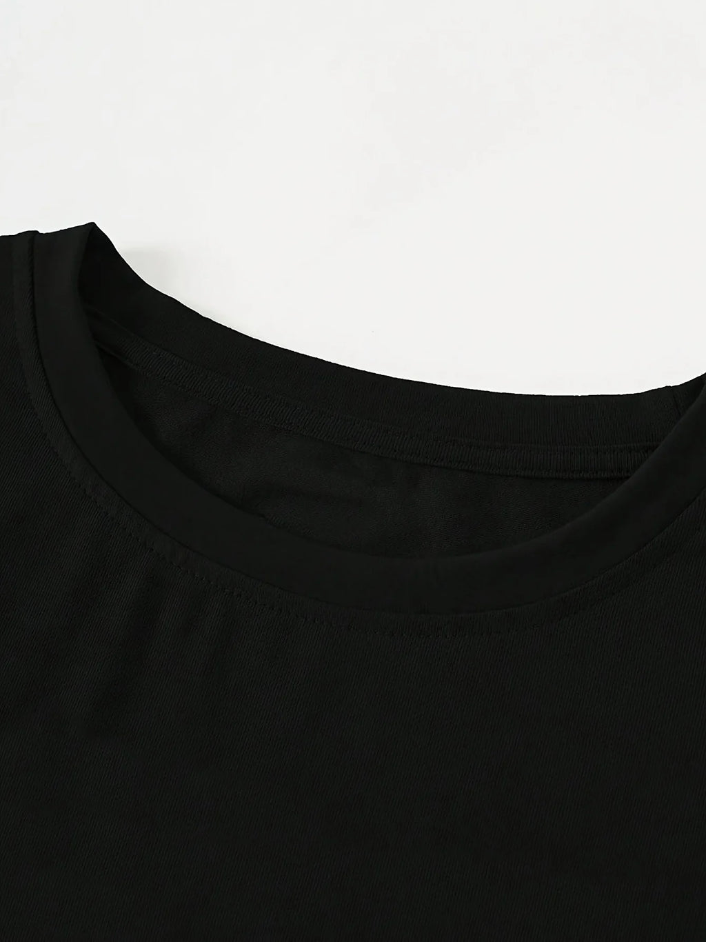 Women's Cropped Graphic Print T-Shirt for Casual Streetwear and Everyday Modern Fashion Style