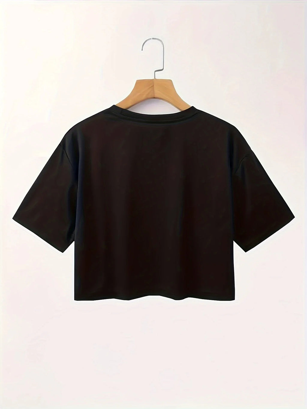 Women's Relaxed Graphic Crop T-Shirt for Casual Everyday Streetwear Modern Fashion Style