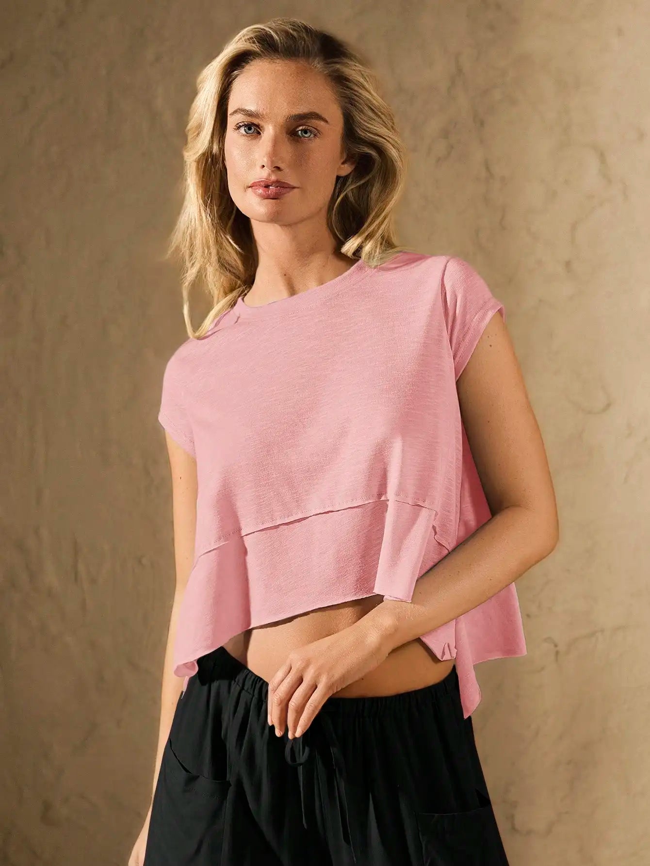 Relaxed Athleisure Crop Tee with Loose Fit and Everyday Comfort Styling