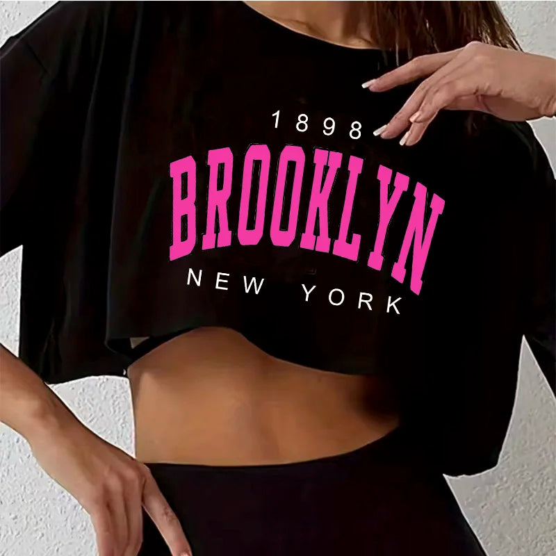 Women's Vintage City Graphic Crop T-Shirt for Casual Streetwear Everyday Modern Fashion Style
