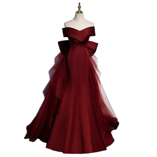 Structured Sweetheart Neckline Gothic Evening Gown with Flowing Skirt