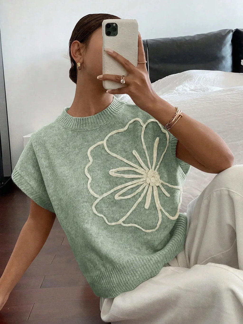 Women's Floral Crew Neck Knit Sweater with Relaxed Summer Short Sleeves