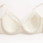 Elegant Scalloped Lace Plunge Bra and Panty Intimates Set
