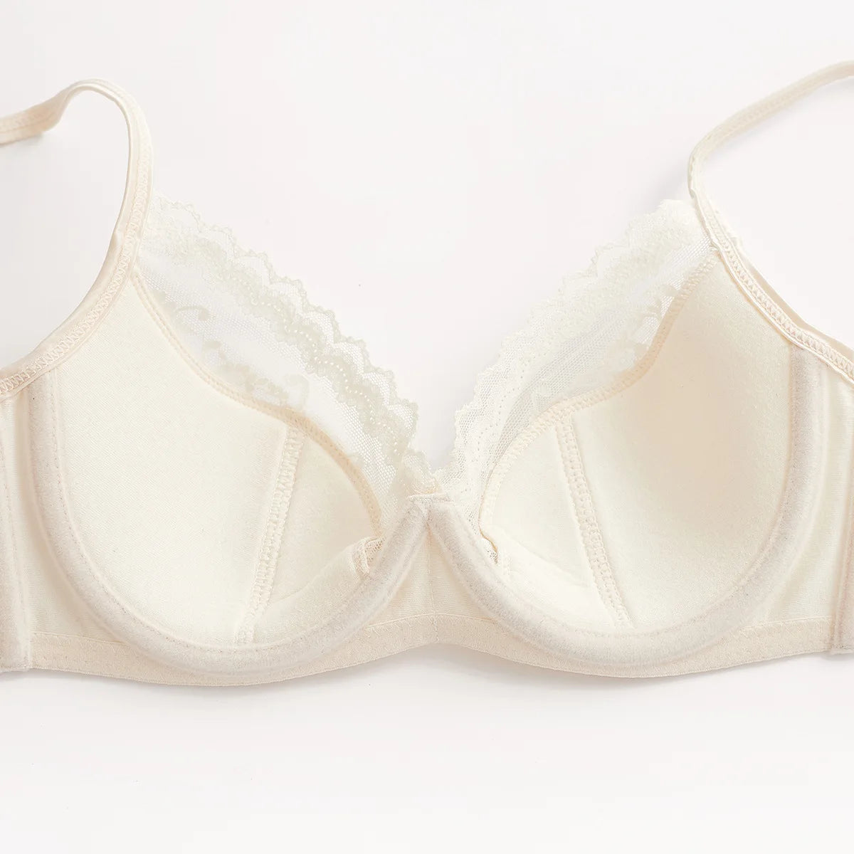Elegant Scalloped Lace Plunge Bra and Panty Intimates Set