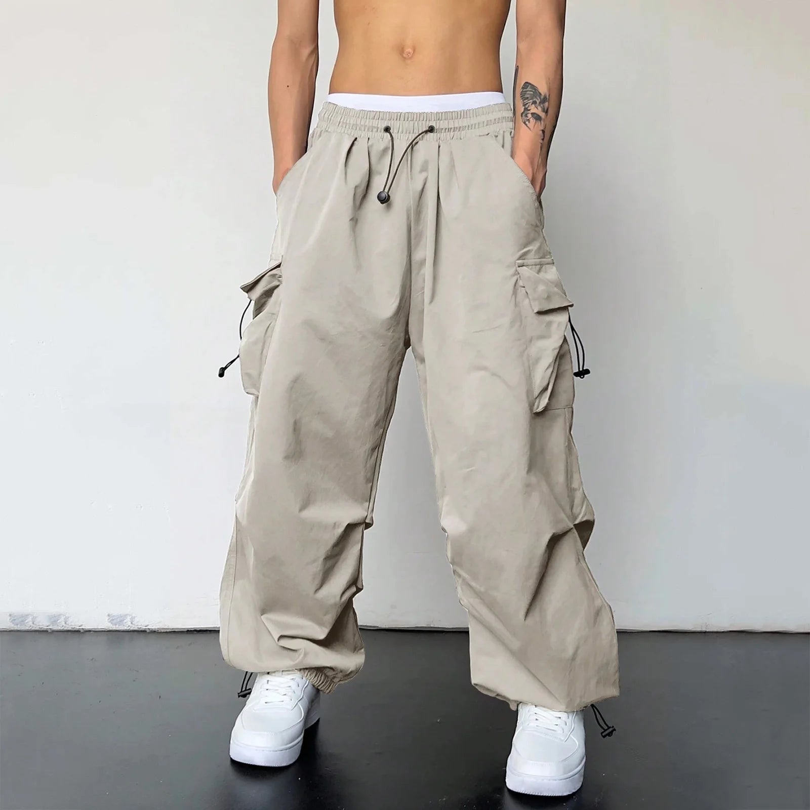Men's Relaxed Cargo Pants with Multi-Pocket Design and Adjustable Hem