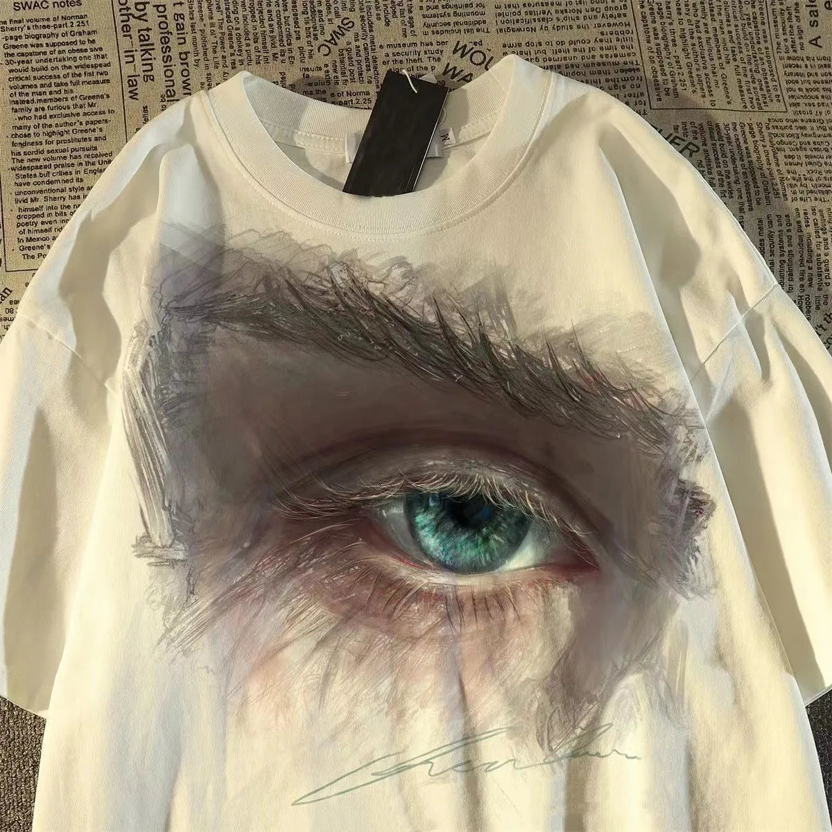 Oversized Artistic Eye Graphic Streetwear T-Shirt with Abstract Portrait Design
