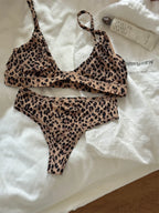Minimalist Light Pink Wire-Free Lounge Bralette and Brief Set with Delicate Lace Edging