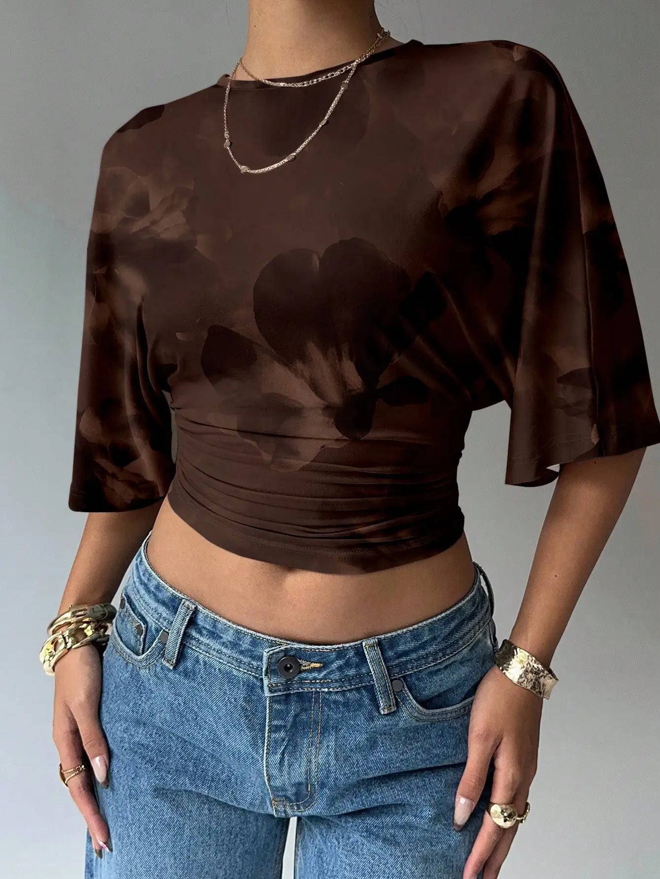Batwing Sleeve Crop Tee with Relaxed Fit and Minimalist Casual Style