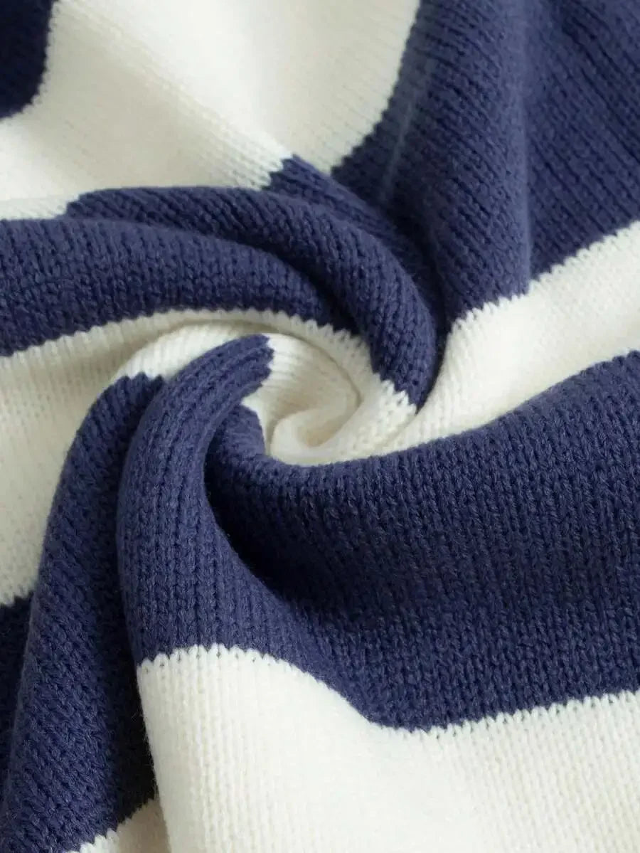 Women's Oversized Striped Knit Sweater with Relaxed Crew Neck Silhouette