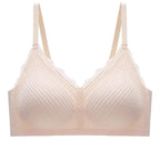 Textured Lilac Seamless Bra with Scalloped V-Neckline and Adjustable Straps