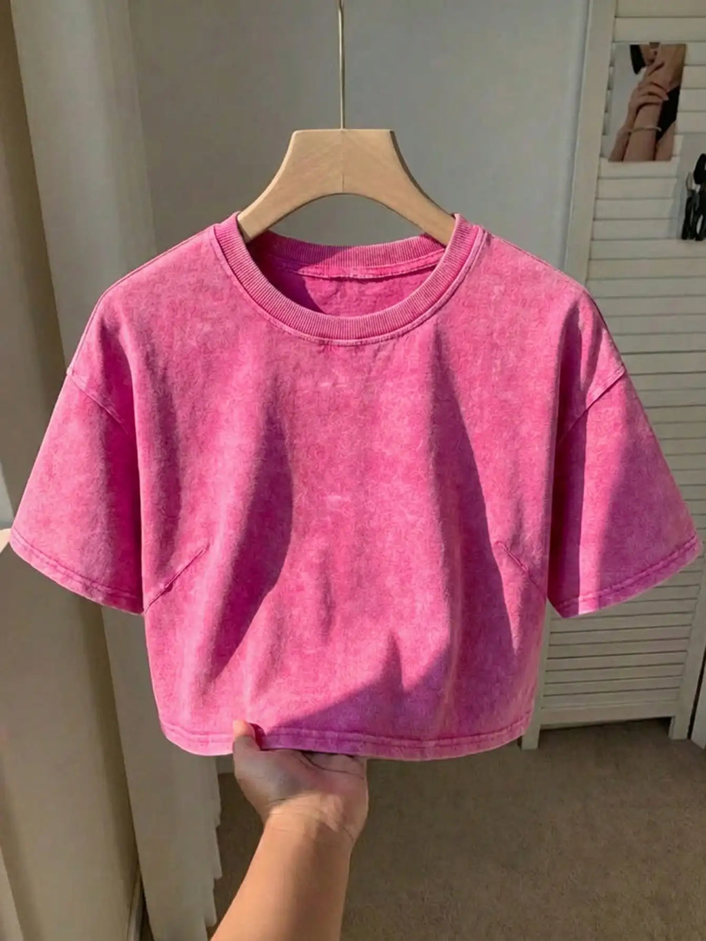 Washed Cotton Crop Tee with Relaxed Fit and Everyday Casual Style