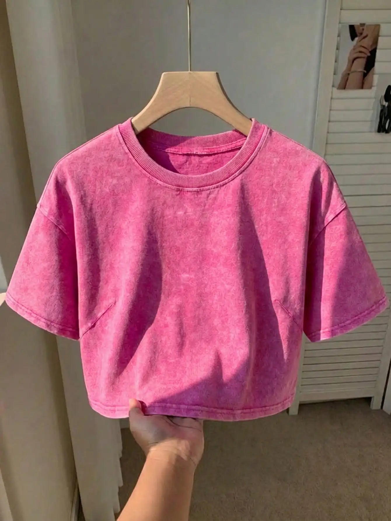 Washed Cotton Crop Tee with Relaxed Fit and Everyday Casual Style