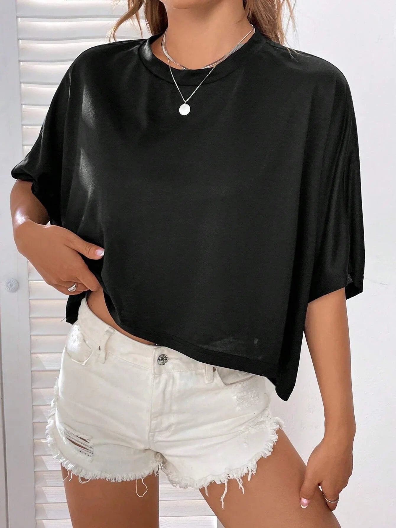 Batwing Sleeve Crop Tee with Relaxed Fit and Minimalist Casual Style