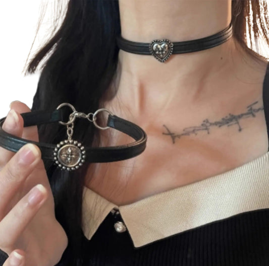 Vintage Heart Choker Necklace with Floral Detail for Gothic Fashion